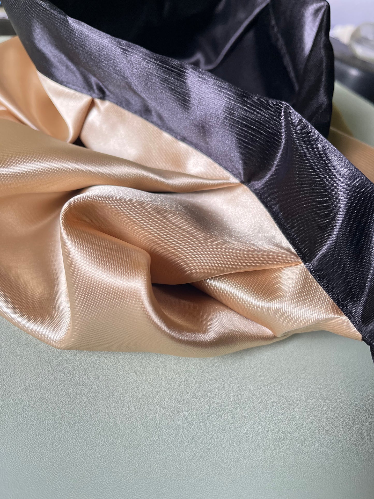 Satin bonnet